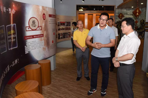 市委常委、宣傳部部長林銳熙到榮業(yè)臘味文化館調(diào)研參觀