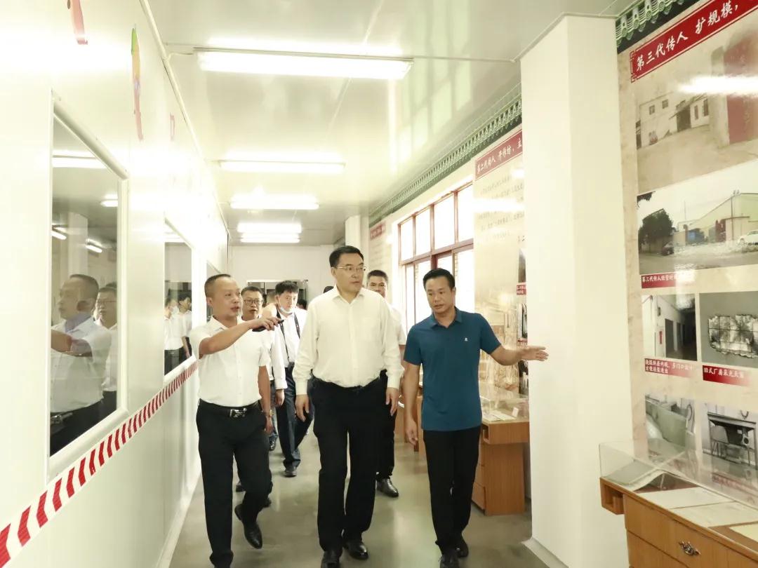 貴州六盤水市黨政代表團到榮業(yè)食品參觀考察 榮業(yè)臘味 6月5日